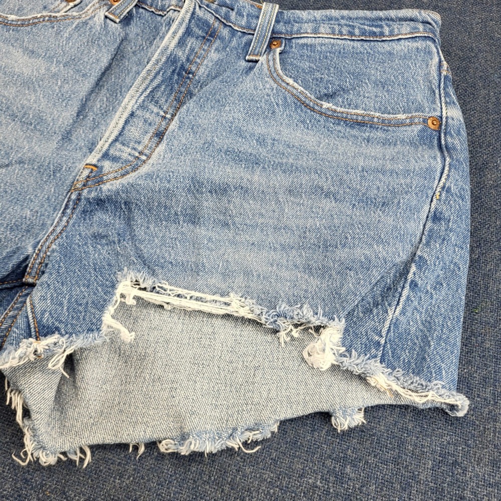 Levis 501 Original High Rise Cut Off Denim Shorts Light Wash Blue W30 Dasiy - Picture 2 of 12